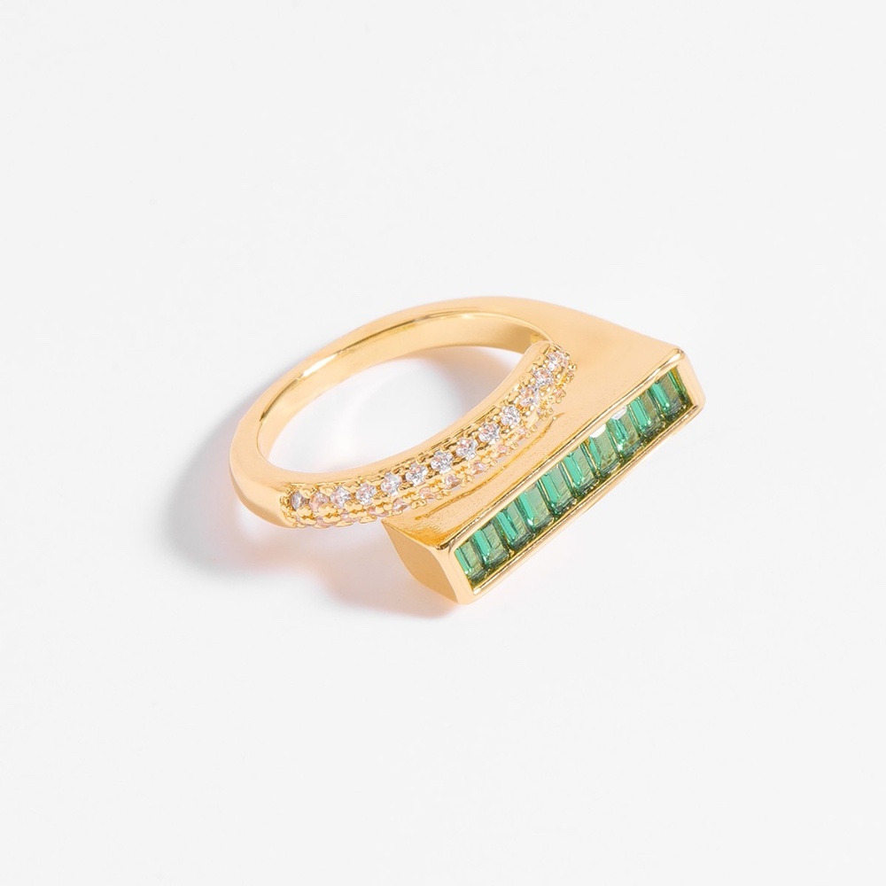 Asymmetrical ring with Diamonice stones in 18k gold Size 6